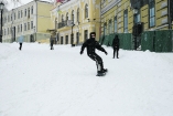 Позитив от снегопада: Андреевский превратили в лыжную трассу
